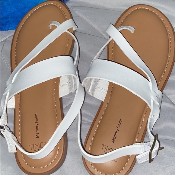 Sandals - Picture 1 of 4